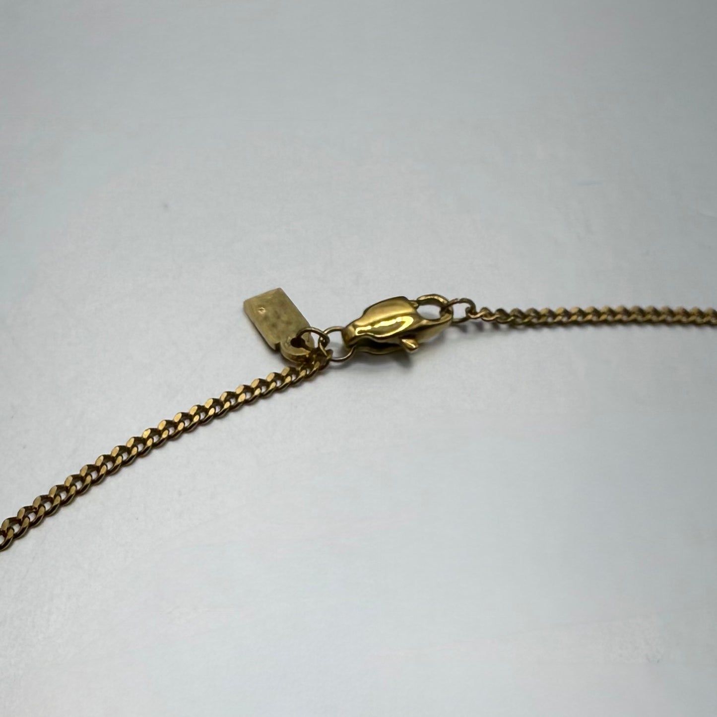 LAPARELLA Cross Necklace Stilbild getragenes Modell mit Kreuzanhänger