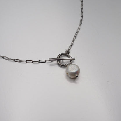 Nahaufnahme unregelmäßige Süßwasserperle Halskette