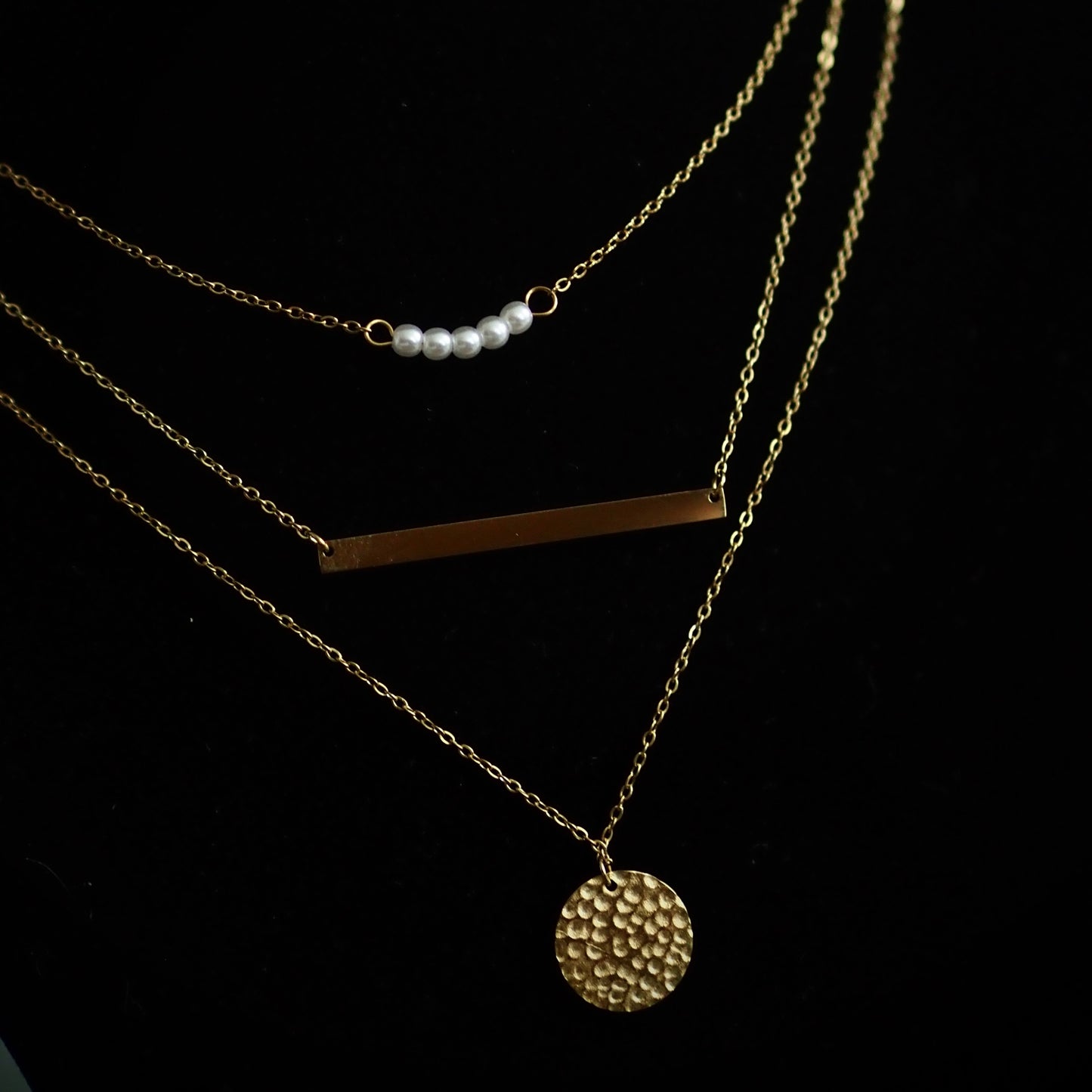 LUNA TRIO Halskette Nahaufnahme Edelstahl