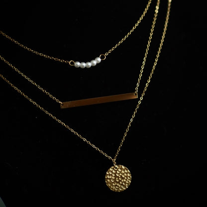 LUNA TRIO Halskette Nahaufnahme Edelstahl