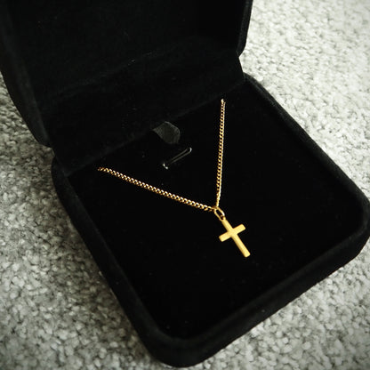 Kreuzkette Damen Detailansicht filigranes Collier mit Kette