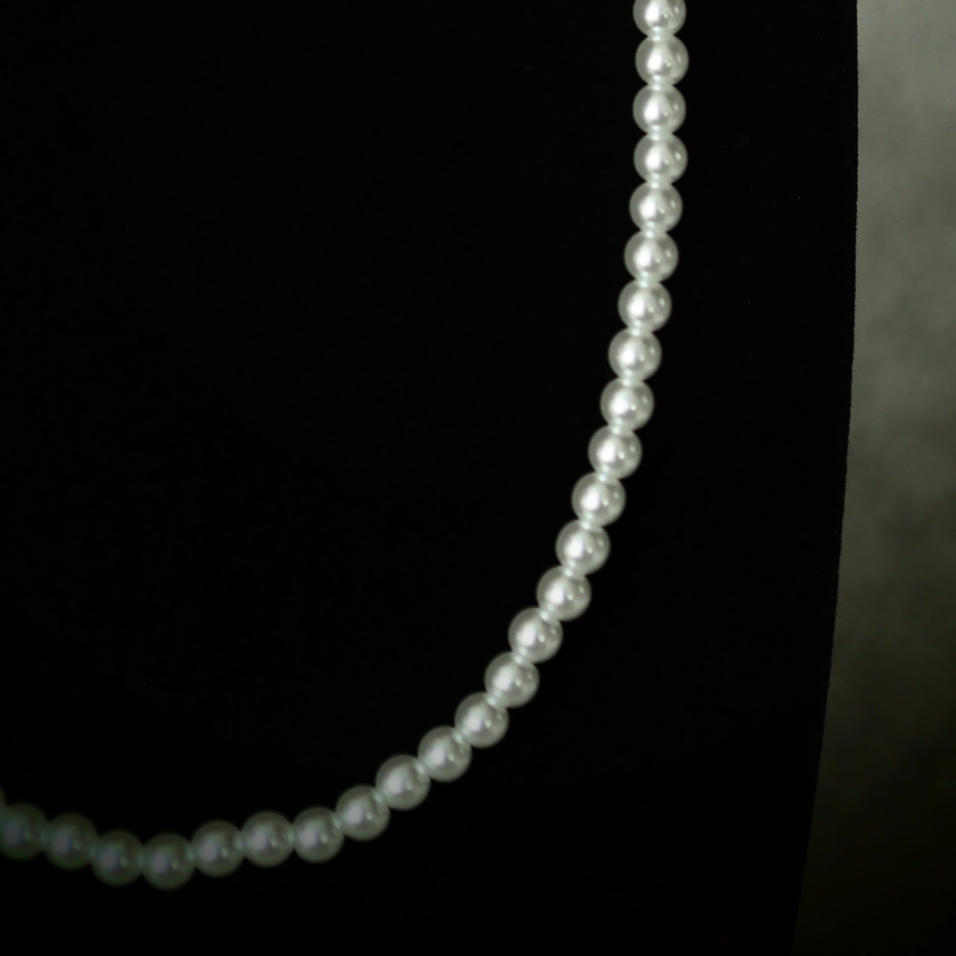 Geschenkbox elegant verpackte Perlenkette Damen