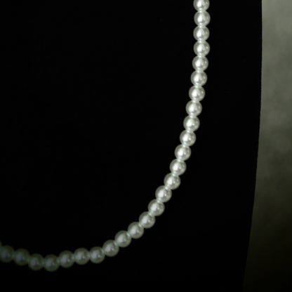 Geschenkbox elegant verpackte Perlenkette Damen