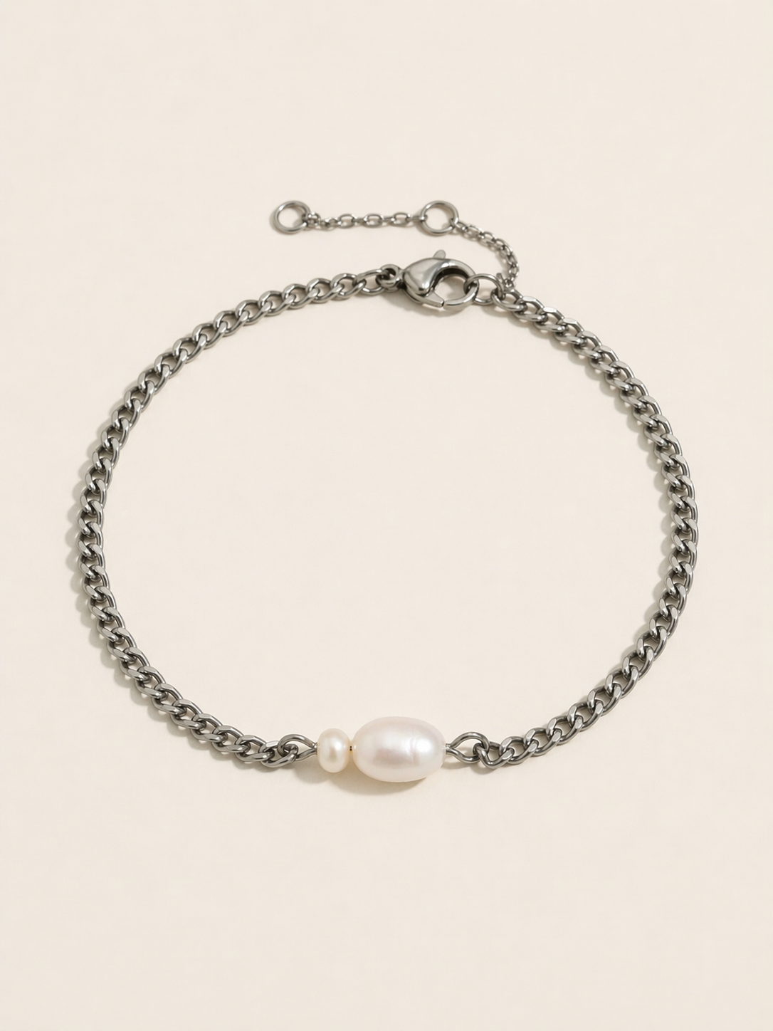 DAINTY PEARL BRACELET