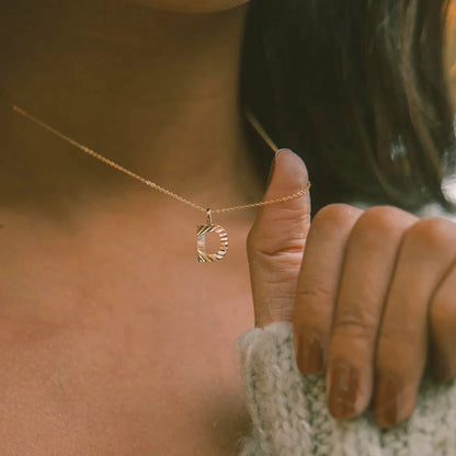 Buchstaben Halskette Damen glänzender Anhänger