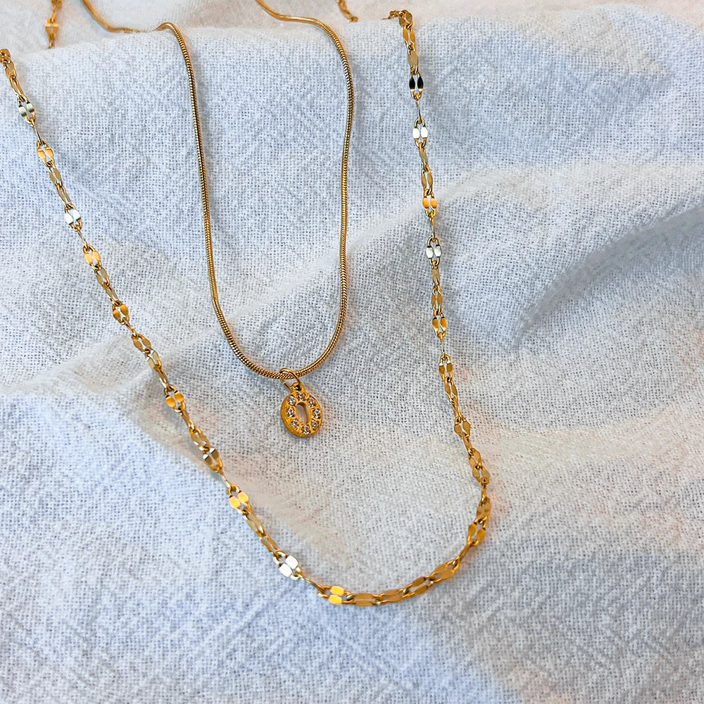 Elegant verpacktes Geschenk Diamond Letter Necklace