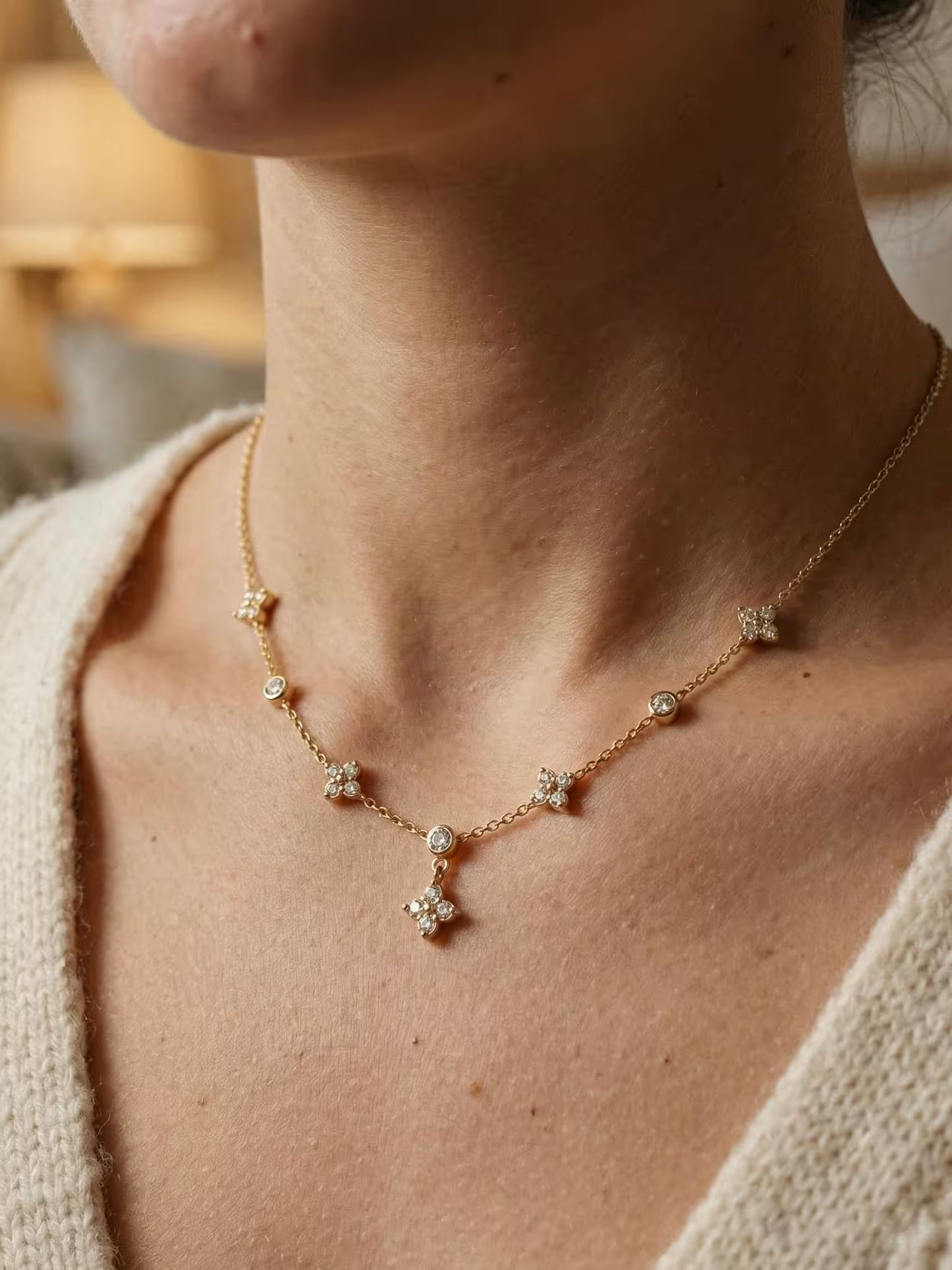CRYSTAL FLOWER NECKLACE