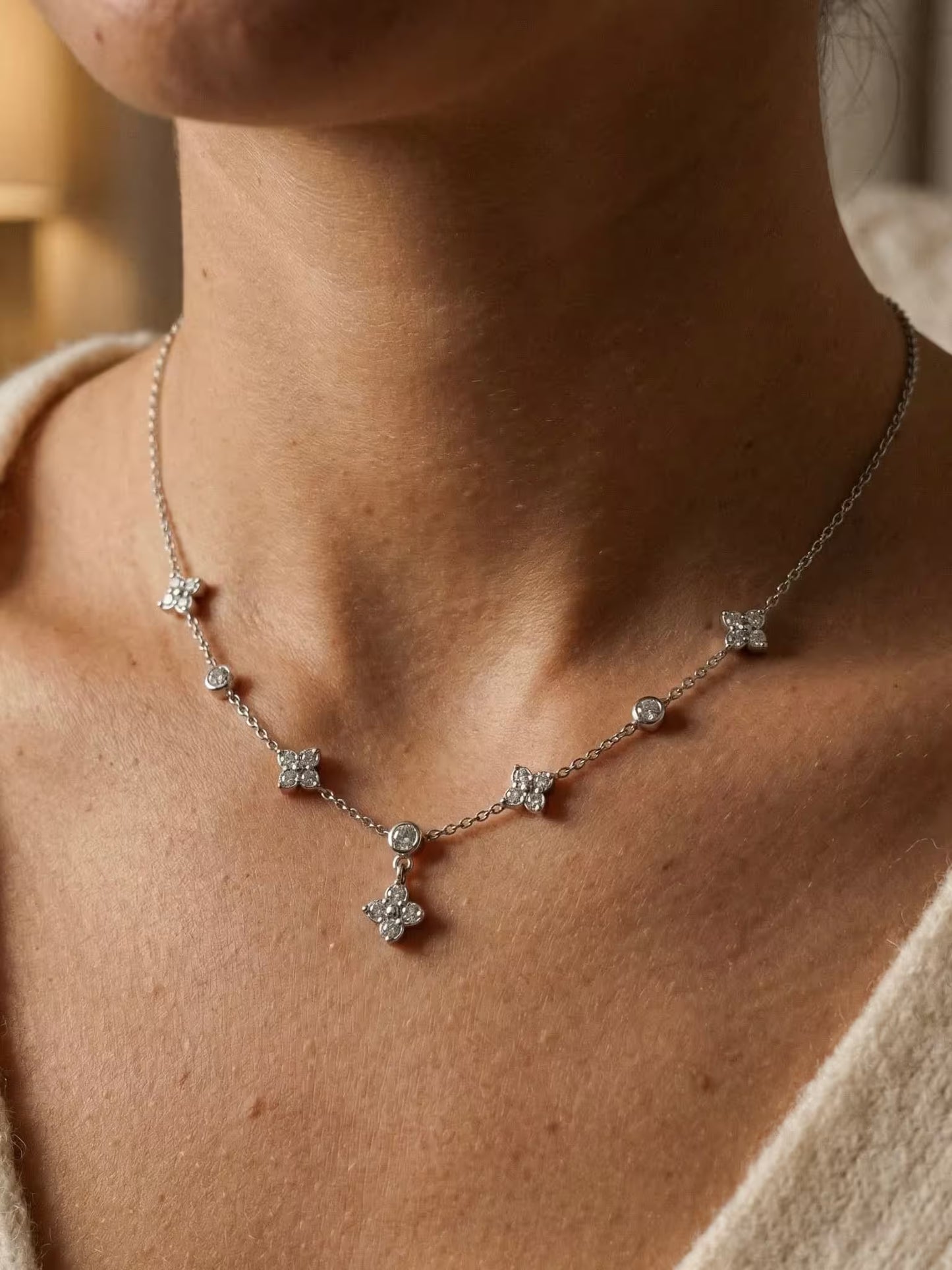 CRYSTAL FLOWER NECKLACE