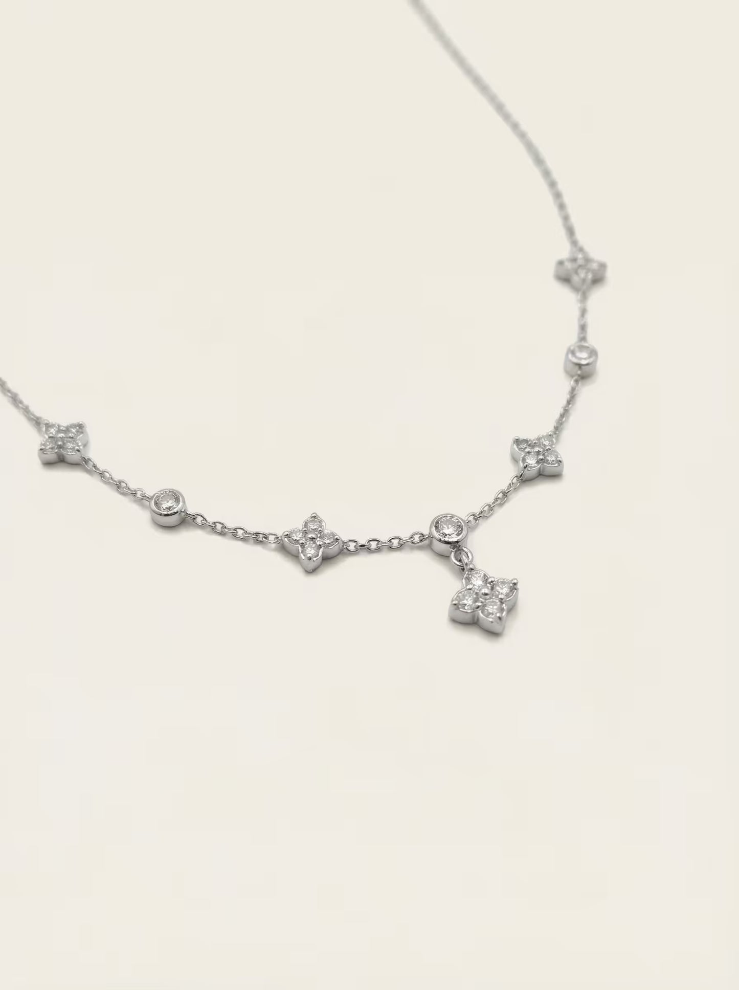 CRYSTAL FLOWER NECKLACE