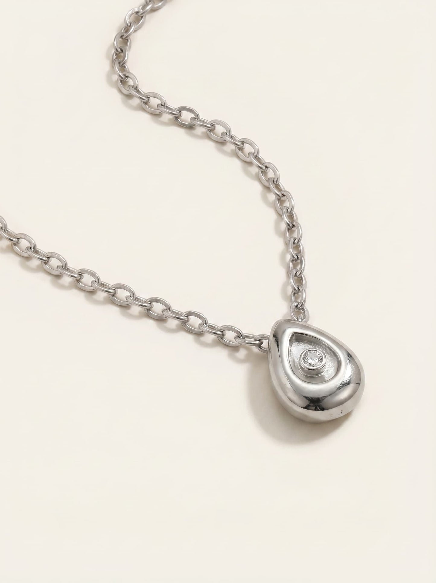 SOLITAIRE NECKLACE