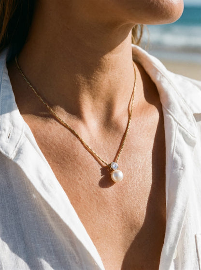 DAINTY PEARL NECKLACE