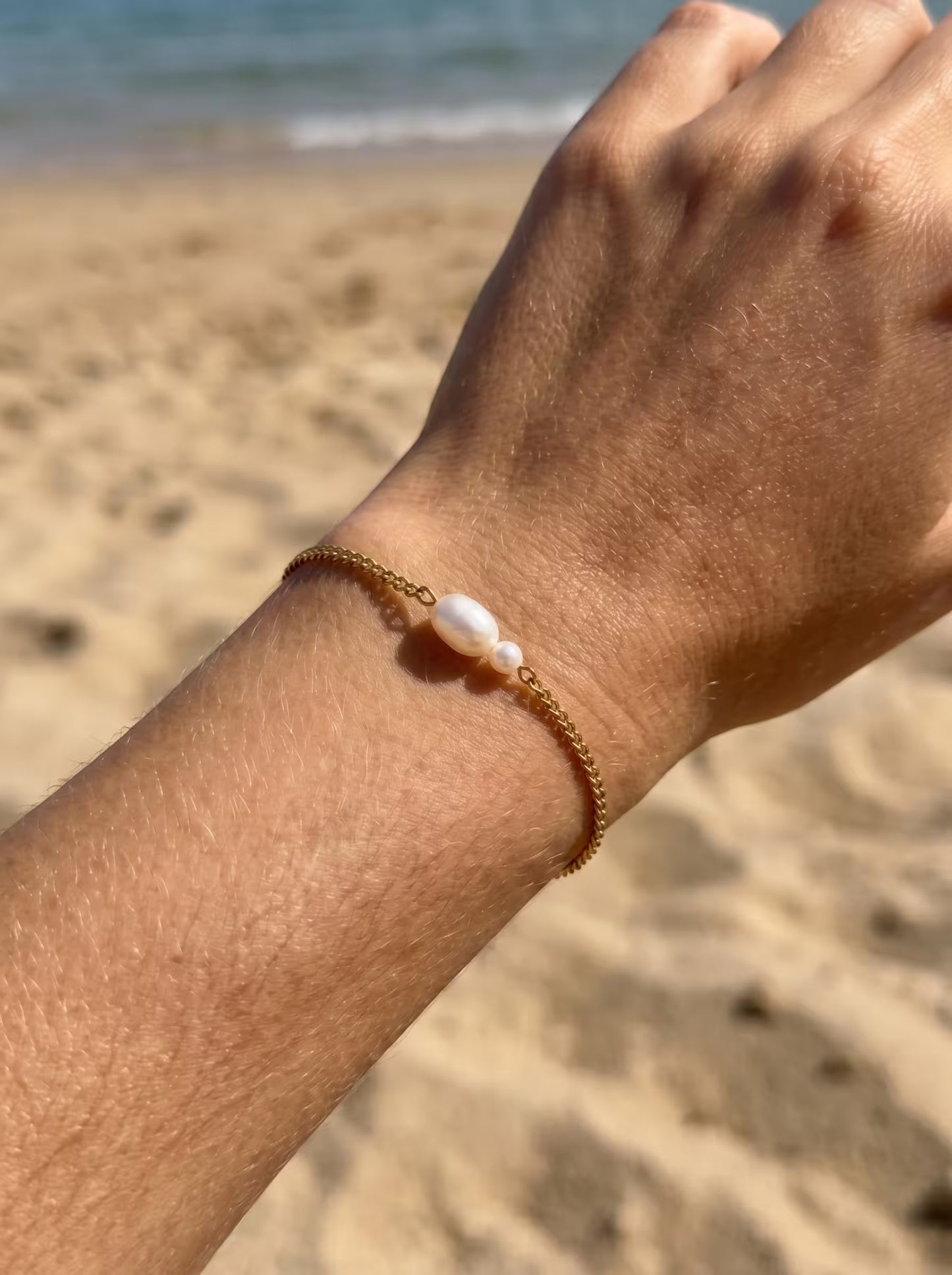 DAINTY PEARL BRACELET