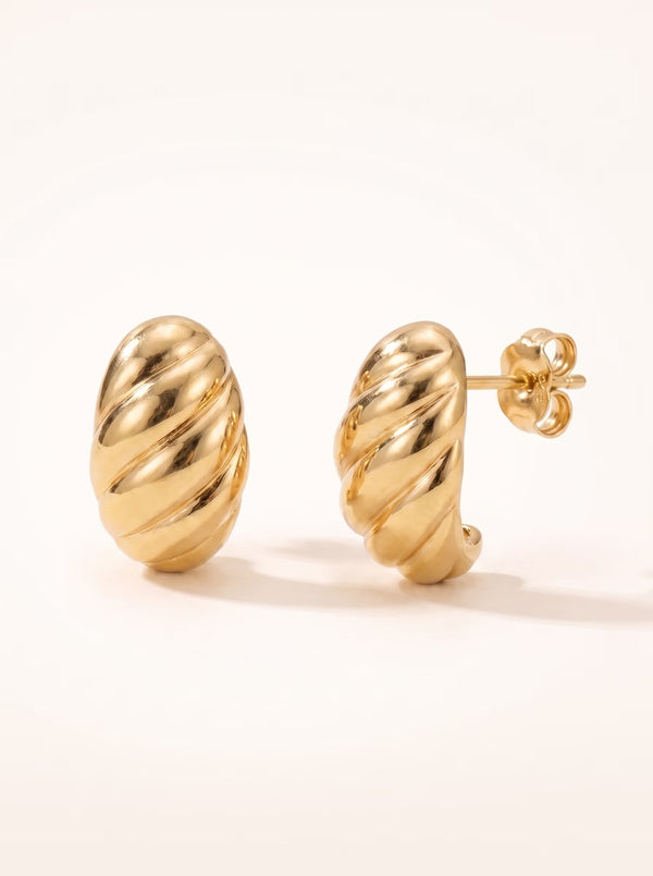 SHELL EARRING