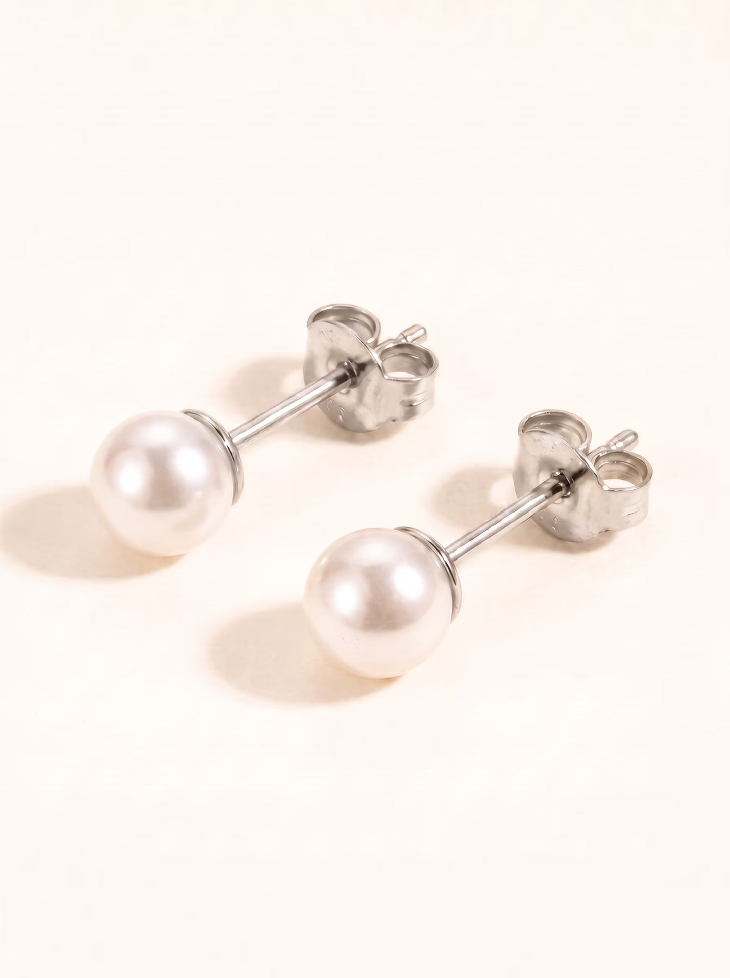 LUNA PEARL EARRING